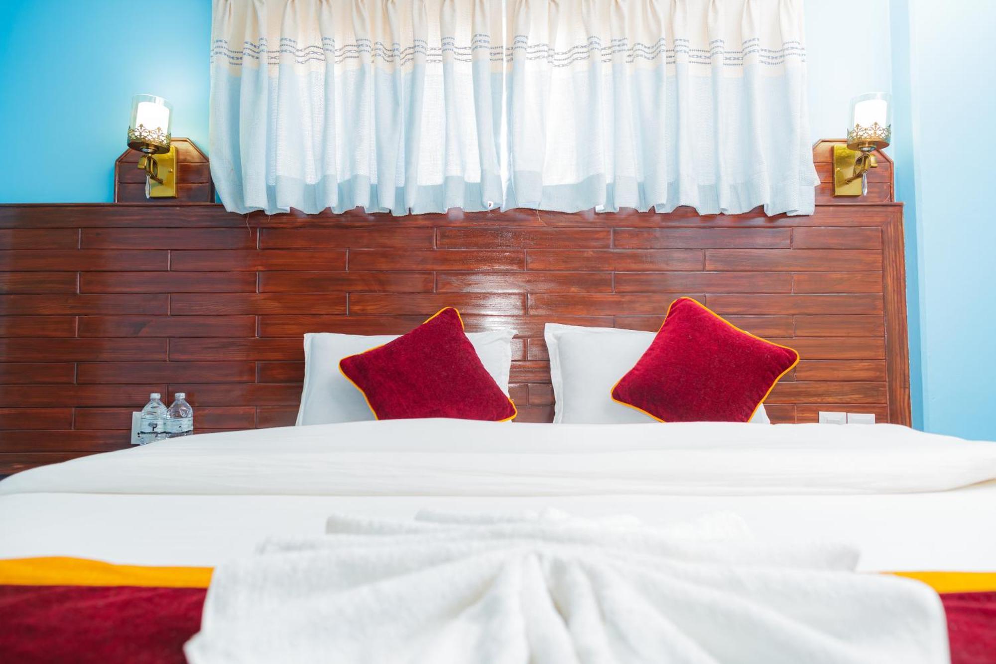 Hotel The Billabong Garden Pokhara Ngoại thất bức ảnh